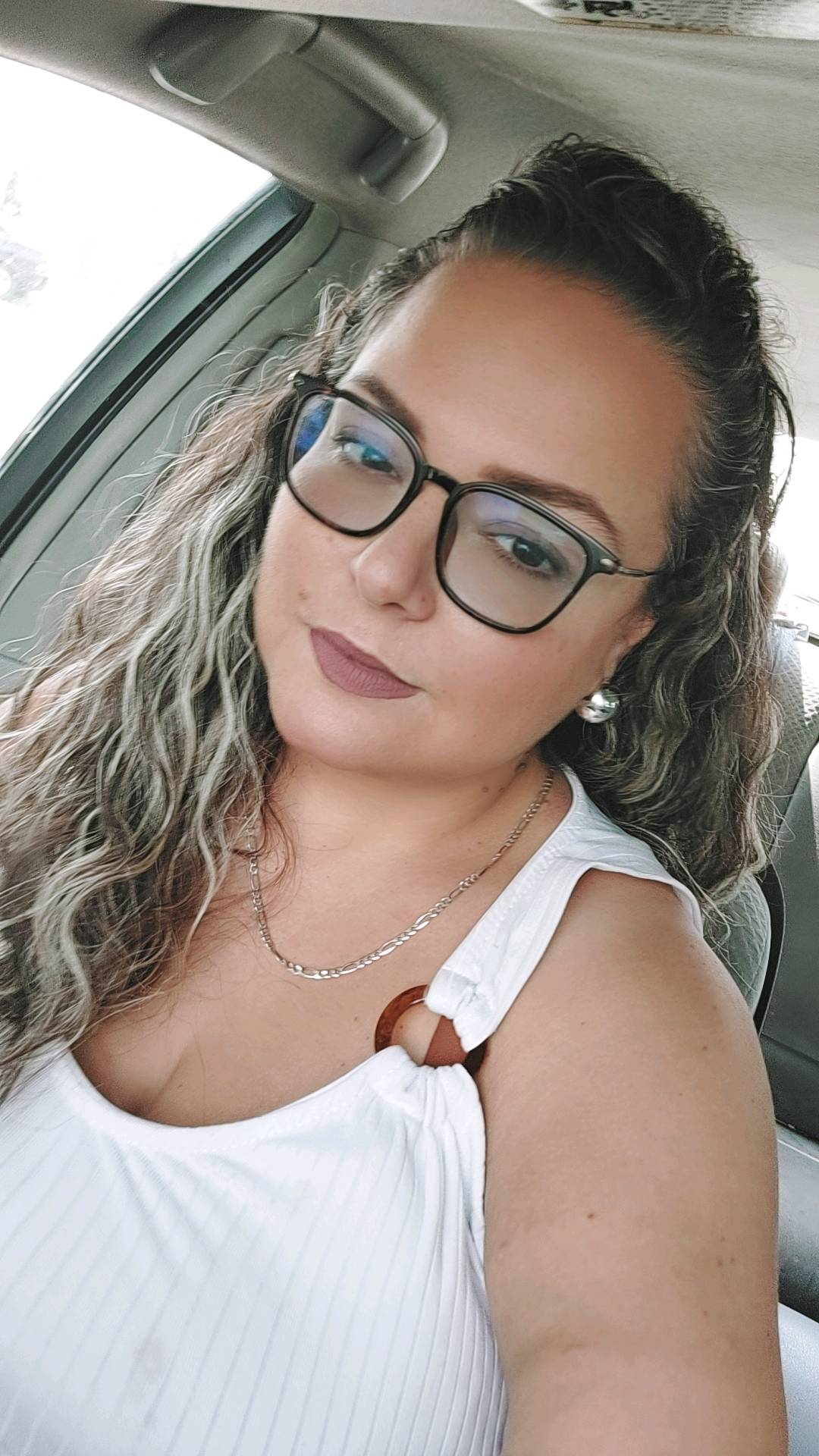 Ivanna, online from Mexico